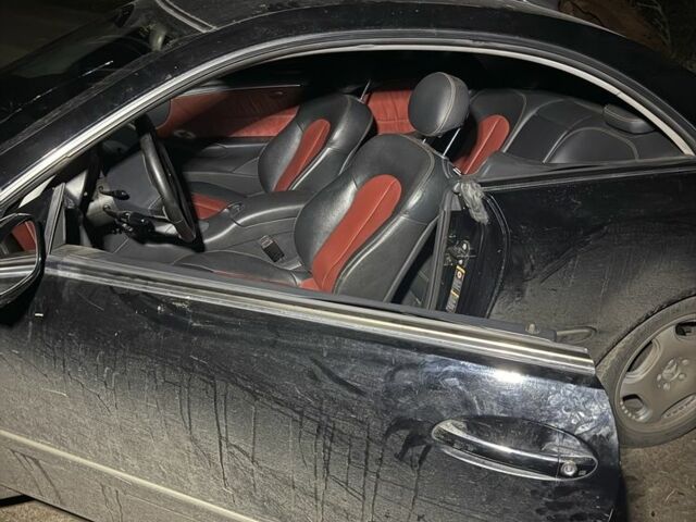 Черный Мерседес CLK-Class, объемом двигателя 3.2 л и пробегом 160 тыс. км за 4729 $, фото 1 на Automoto.ua