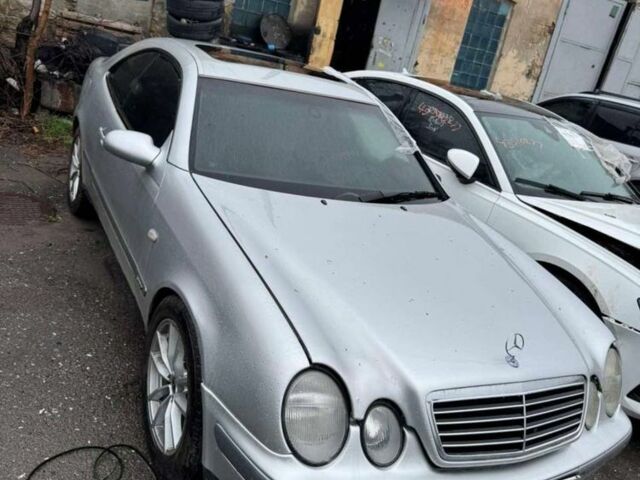 Серый Мерседес CLK-Class, объемом двигателя 3.2 л и пробегом 230 тыс. км за 1900 $, фото 1 на Automoto.ua