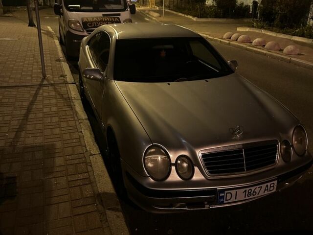 Серый Мерседес CLK-Class, объемом двигателя 2 л и пробегом 440 тыс. км за 4000 $, фото 1 на Automoto.ua