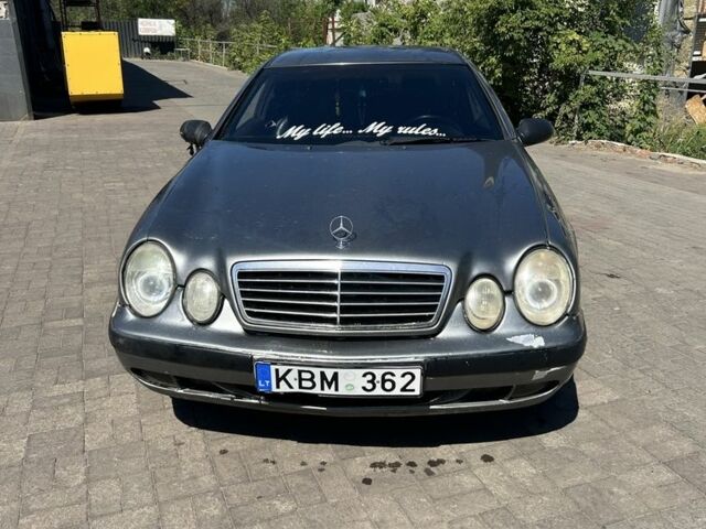 Серый Мерседес CLK-Class, объемом двигателя 2 л и пробегом 250 тыс. км за 3131 $, фото 1 на Automoto.ua