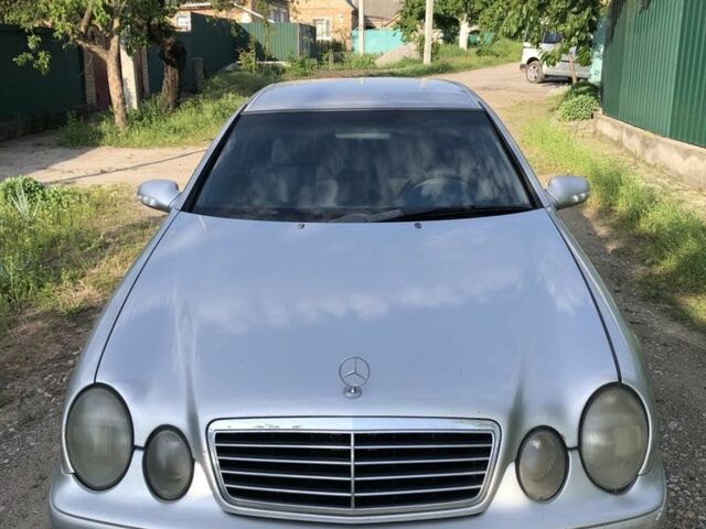 Серый Мерседес CLK-Class, объемом двигателя 2 л и пробегом 271 тыс. км за 3000 $, фото 1 на Automoto.ua