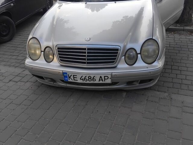 Серый Мерседес CLK-Class, объемом двигателя 2 л и пробегом 415 тыс. км за 3698 $, фото 1 на Automoto.ua