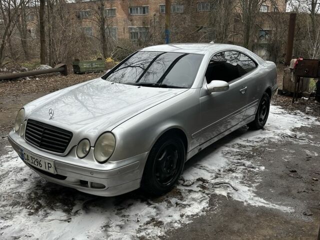 Сірий Мерседес CLK-Class, об'ємом двигуна 2 л та пробігом 330 тис. км за 4500 $, фото 1 на Automoto.ua