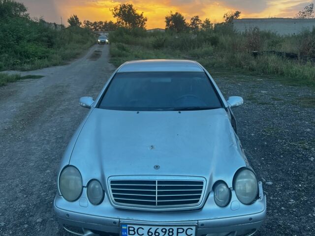 Сірий Мерседес CLK-Class, об'ємом двигуна 2 л та пробігом 300 тис. км за 2793 $, фото 1 на Automoto.ua
