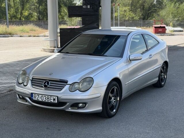 Сірий Мерседес CLK-Class, об'ємом двигуна 1.8 л та пробігом 250 тис. км за 2196 $, фото 1 на Automoto.ua