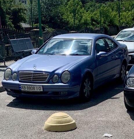 Синій Мерседес CLK-Class, об'ємом двигуна 2 л та пробігом 300 тис. км за 4200 $, фото 1 на Automoto.ua