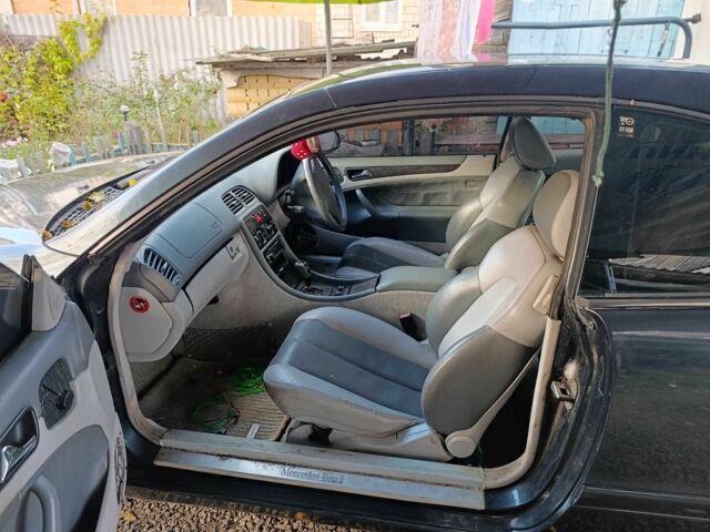 Синий Мерседес CLK-Class, объемом двигателя 3.2 л и пробегом 260 тыс. км за 1000 $, фото 1 на Automoto.ua