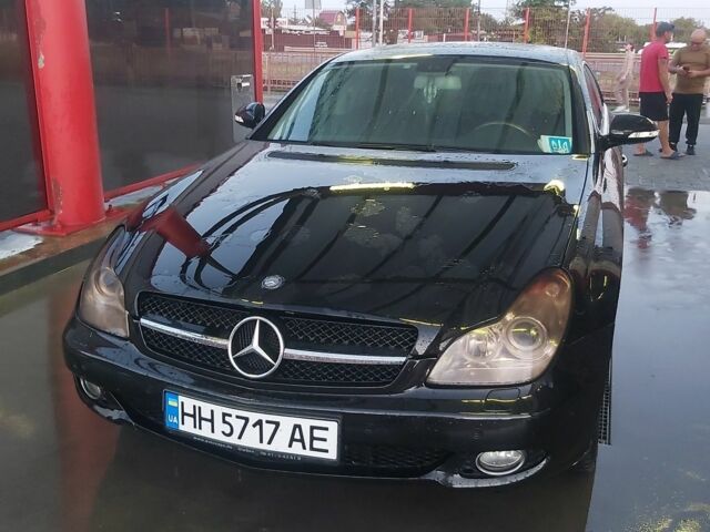 Черный Мерседес CLS серия, объемом двигателя 3 л и пробегом 300 тыс. км за 11500 $, фото 1 на Automoto.ua