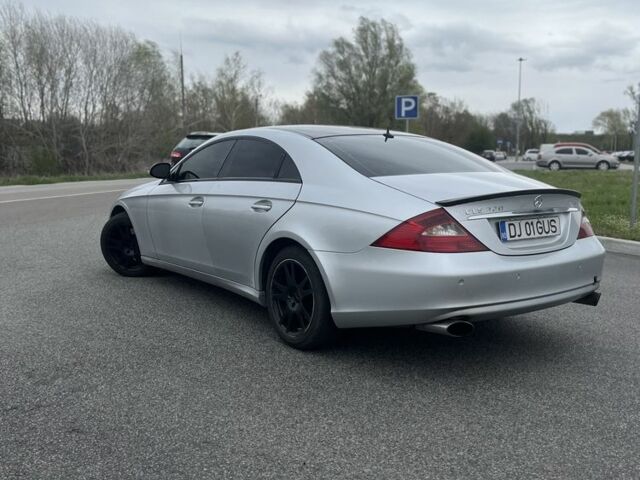 Серый Мерседес CLS серия, объемом двигателя 3 л и пробегом 400 тыс. км за 5300 $, фото 1 на Automoto.ua
