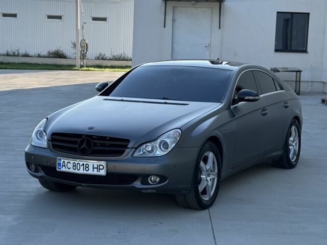 Серый Мерседес CLS серия, объемом двигателя 3 л и пробегом 252 тыс. км за 8900 $, фото 1 на Automoto.ua