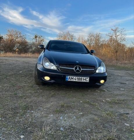 Синий Мерседес CLS серия, объемом двигателя 3 л и пробегом 262 тыс. км за 8800 $, фото 1 на Automoto.ua