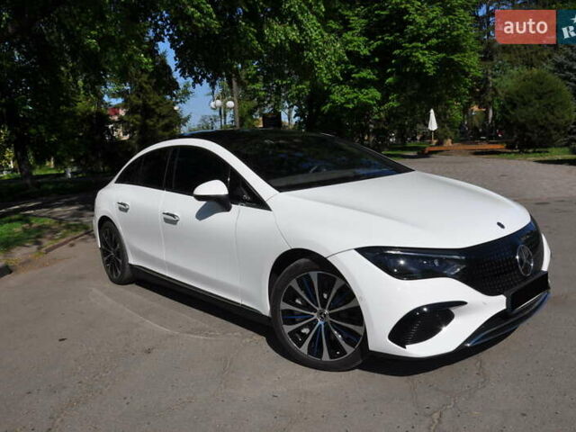 Белый Мерседес EQE, объемом двигателя 0 л и пробегом 19 тыс. км за 52500 $, фото 1 на Automoto.ua