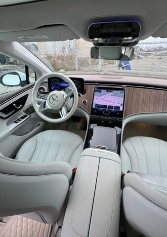 Белый Мерседес EQE, объемом двигателя 0 л и пробегом 54 тыс. км за 42999 $, фото 1 на Automoto.ua