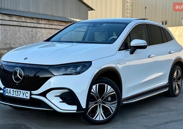 Белый Мерседес EQE, объемом двигателя 0 л и пробегом 28 тыс. км за 49900 $, фото 1 на Automoto.ua