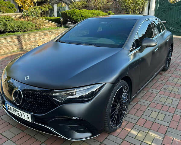 Серый Мерседес EQE, объемом двигателя 0 л и пробегом 28 тыс. км за 70000 $, фото 1 на Automoto.ua