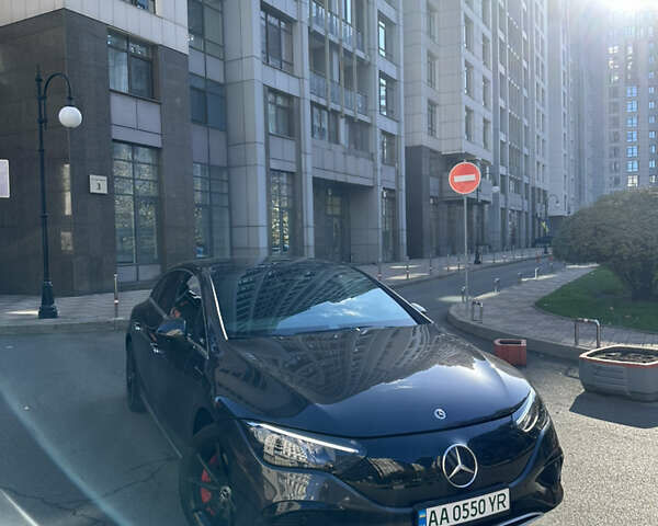 Серый Мерседес EQE, объемом двигателя 0 л и пробегом 38 тыс. км за 42500 $, фото 1 на Automoto.ua