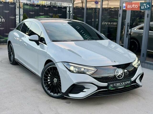Серый Мерседес EQE, объемом двигателя 0 л и пробегом 20 тыс. км за 44900 $, фото 1 на Automoto.ua