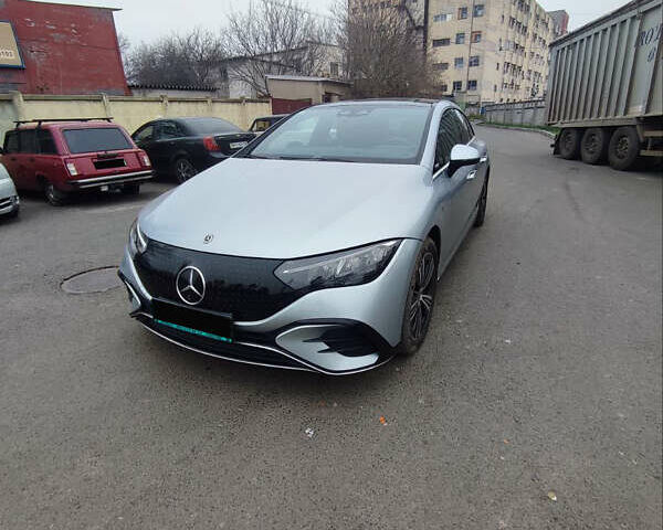 Серый Мерседес EQE, объемом двигателя 0 л и пробегом 20 тыс. км за 39999 $, фото 1 на Automoto.ua