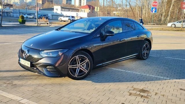 Серый Мерседес EQE, объемом двигателя 0 л и пробегом 27 тыс. км за 45500 $, фото 1 на Automoto.ua