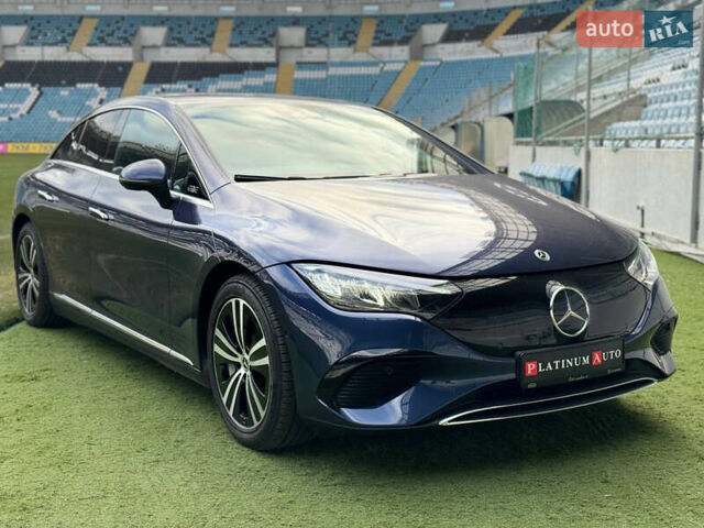 Синий Мерседес EQE, объемом двигателя 0 л и пробегом 55 тыс. км за 45900 $, фото 1 на Automoto.ua