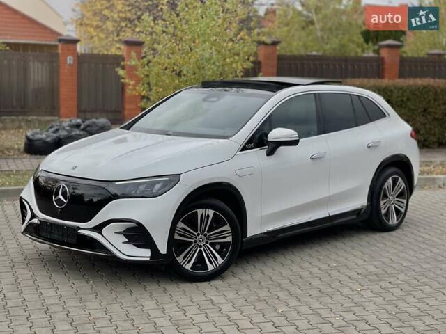 Белый Мерседес EQE SUV, объемом двигателя 0 л и пробегом 23 тыс. км за 46900 $, фото 1 на Automoto.ua