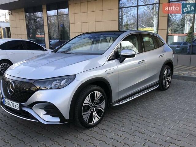 Серый Мерседес EQE SUV, объемом двигателя 0 л и пробегом 23 тыс. км за 53800 $, фото 1 на Automoto.ua