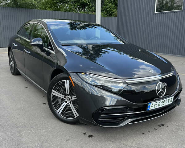 Серый Мерседес EQS, объемом двигателя 0 л и пробегом 35 тыс. км за 47500 $, фото 1 на Automoto.ua