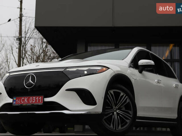 Белый Мерседес EQS SUV, объемом двигателя 0 л и пробегом 32 тыс. км за 56900 $, фото 1 на Automoto.ua