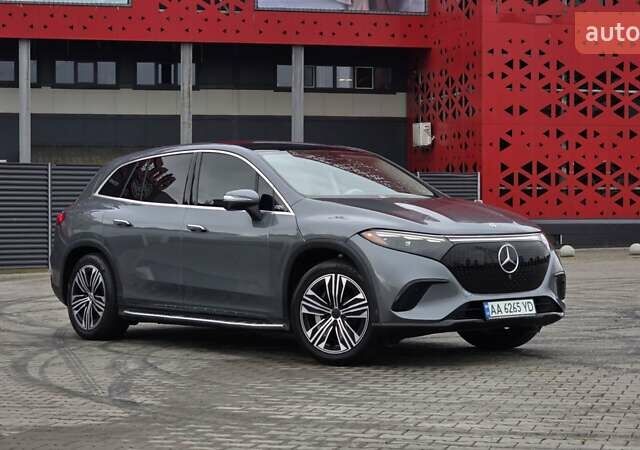 Серый Мерседес EQS SUV, объемом двигателя 0 л и пробегом 42 тыс. км за 59999 $, фото 1 на Automoto.ua