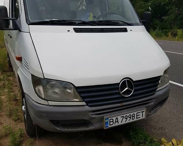 Белый Мерседес eSprinter, объемом двигателя 2.15 л и пробегом 123 тыс. км за 4500 $, фото 1 на Automoto.ua