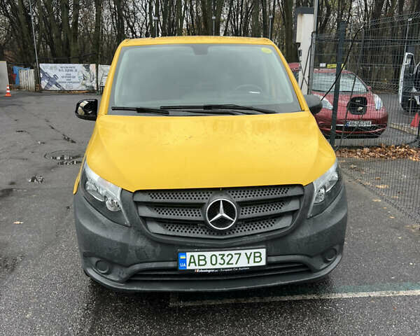 Желтый Мерседес eVito, объемом двигателя 0 л и пробегом 67 тыс. км за 12999 $, фото 1 на Automoto.ua