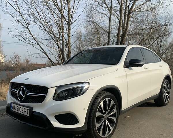 Білий Мерседес GLC-Class Coupe, об'ємом двигуна 2.14 л та пробігом 104 тис. км за 39900 $, фото 1 на Automoto.ua