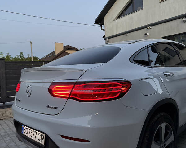 Білий Мерседес GLC-Class Coupe, об'ємом двигуна 1.99 л та пробігом 130 тис. км за 35000 $, фото 1 на Automoto.ua