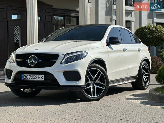 Белый Мерседес GLE-Class Coupe, объемом двигателя 3 л и пробегом 155 тыс. км за 45900 $, фото 1 на Automoto.ua