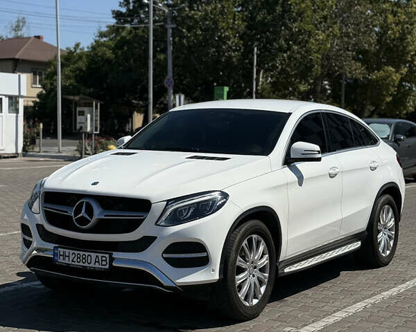 Белый Мерседес GLE-Class Coupe, объемом двигателя 2.99 л и пробегом 107 тыс. км за 43500 $, фото 1 на Automoto.ua