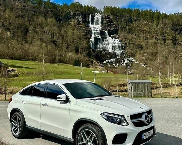 Белый Мерседес GLE-Class Coupe, объемом двигателя 3 л и пробегом 74 тыс. км за 53000 $, фото 1 на Automoto.ua