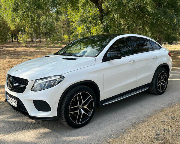 Белый Мерседес GLE-Class Coupe, объемом двигателя 3 л и пробегом 140 тыс. км за 46999 $, фото 1 на Automoto.ua