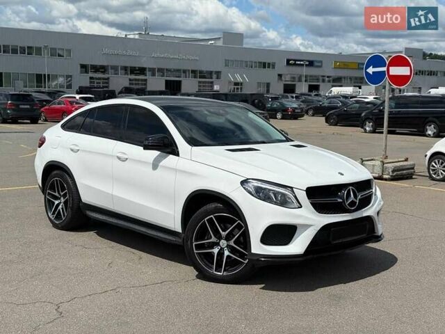 Белый Мерседес GLE-Class Coupe, объемом двигателя 2.99 л и пробегом 121 тыс. км за 43300 $, фото 1 на Automoto.ua