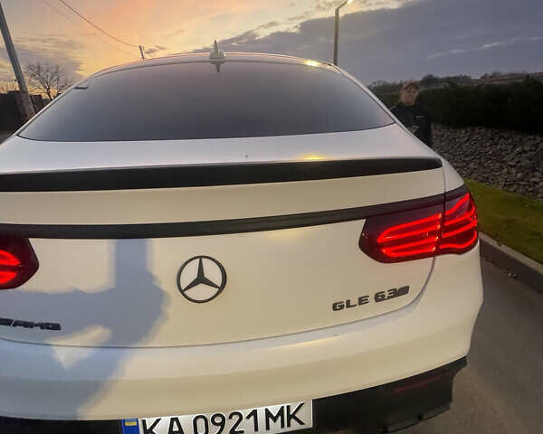 Белый Мерседес GLE-Class Coupe, объемом двигателя 5.5 л и пробегом 45 тыс. км за 77000 $, фото 1 на Automoto.ua