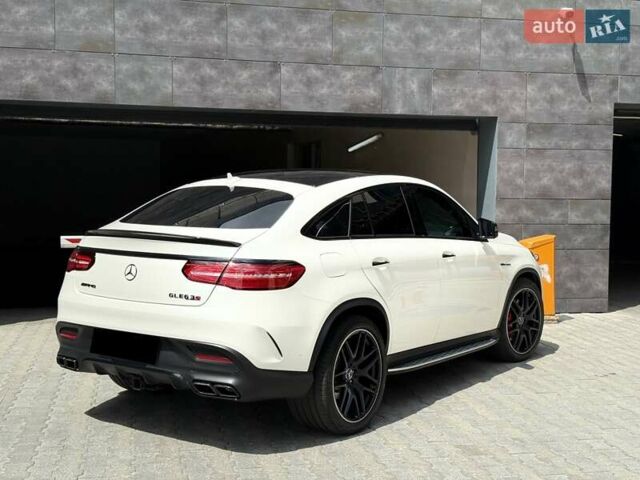 Белый Мерседес GLE-Class Coupe, объемом двигателя 5.46 л и пробегом 99 тыс. км за 65000 $, фото 1 на Automoto.ua