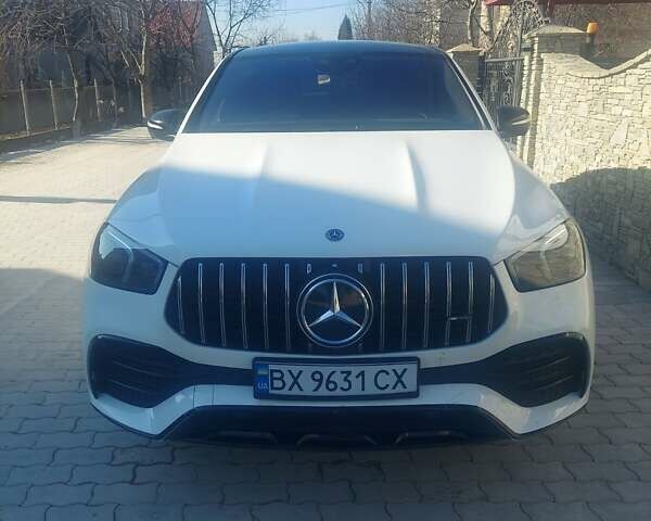 Белый Мерседес GLE-Class Coupe, объемом двигателя 3 л и пробегом 150 тыс. км за 70100 $, фото 1 на Automoto.ua