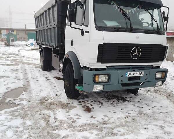 Белый Мерседес LK-Series, объемом двигателя 13 л и пробегом 650 тыс. км за 17500 $, фото 1 на Automoto.ua