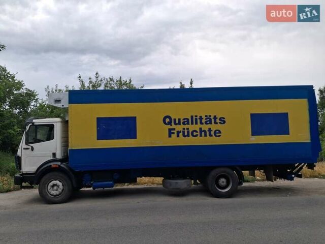 Белый Мерседес LK-Series, объемом двигателя 9 л и пробегом 500 тыс. км за 8000 $, фото 1 на Automoto.ua