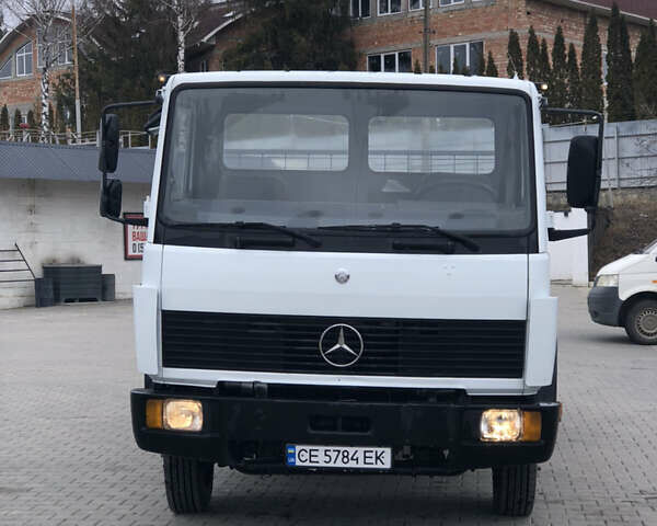 Белый Мерседес LK-Series, объемом двигателя 4 л и пробегом 480 тыс. км за 15500 $, фото 1 на Automoto.ua