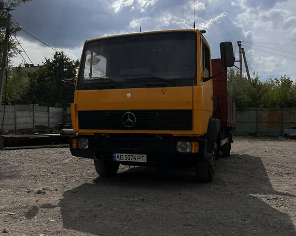 Жовтий Мерседес LN-Series, об'ємом двигуна 5.96 л та пробігом 100 тис. км за 13300 $, фото 1 на Automoto.ua