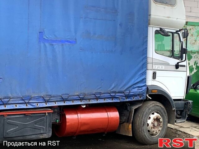 Белый Мерседес SK, объемом двигателя 11 л и пробегом 300 тыс. км за 10000 $, фото 1 на Automoto.ua