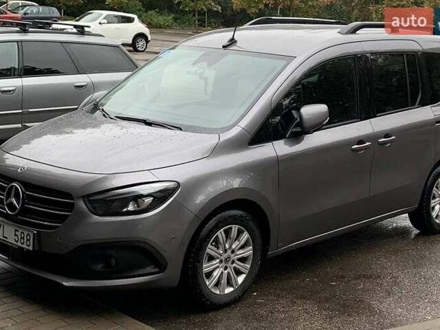 Серый Мерседес T-Class, объемом двигателя 1.5 л и пробегом 8 тыс. км за 42936 $, фото 1 на Automoto.ua