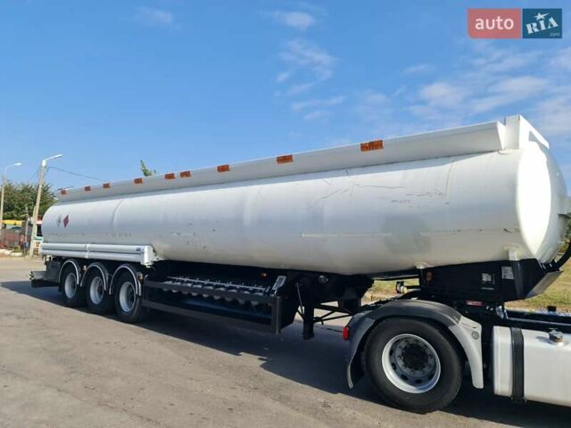 Мерцерон М-343 SМ 1999 в Виннице на Automoto.ua Серый Мерцерон М-343 SМ, объемом двигателя 0 л и пробегом 199 тыс. км за 33835 $, фото 1 на Automoto.ua