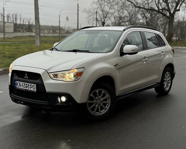 Белый Мицубиси АСХ, объемом двигателя 1.8 л и пробегом 207 тыс. км за 8700 $, фото 1 на Automoto.ua