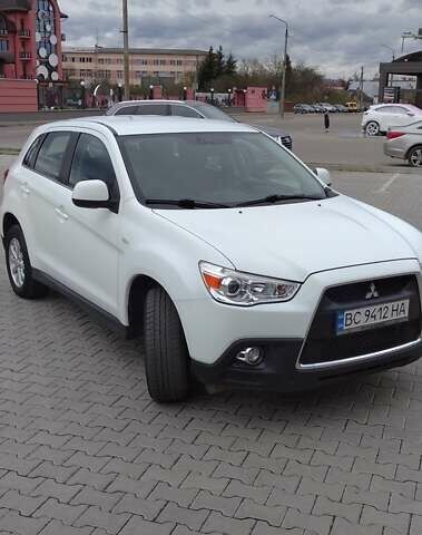 Белый Мицубиси АСХ, объемом двигателя 1.8 л и пробегом 141 тыс. км за 12139 $, фото 1 на Automoto.ua